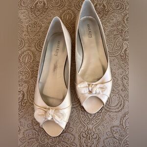 Ann Klein Women's Peep Toe  Flats w/Bow Cream Satin Sz 8.5 Leather Made in Italy